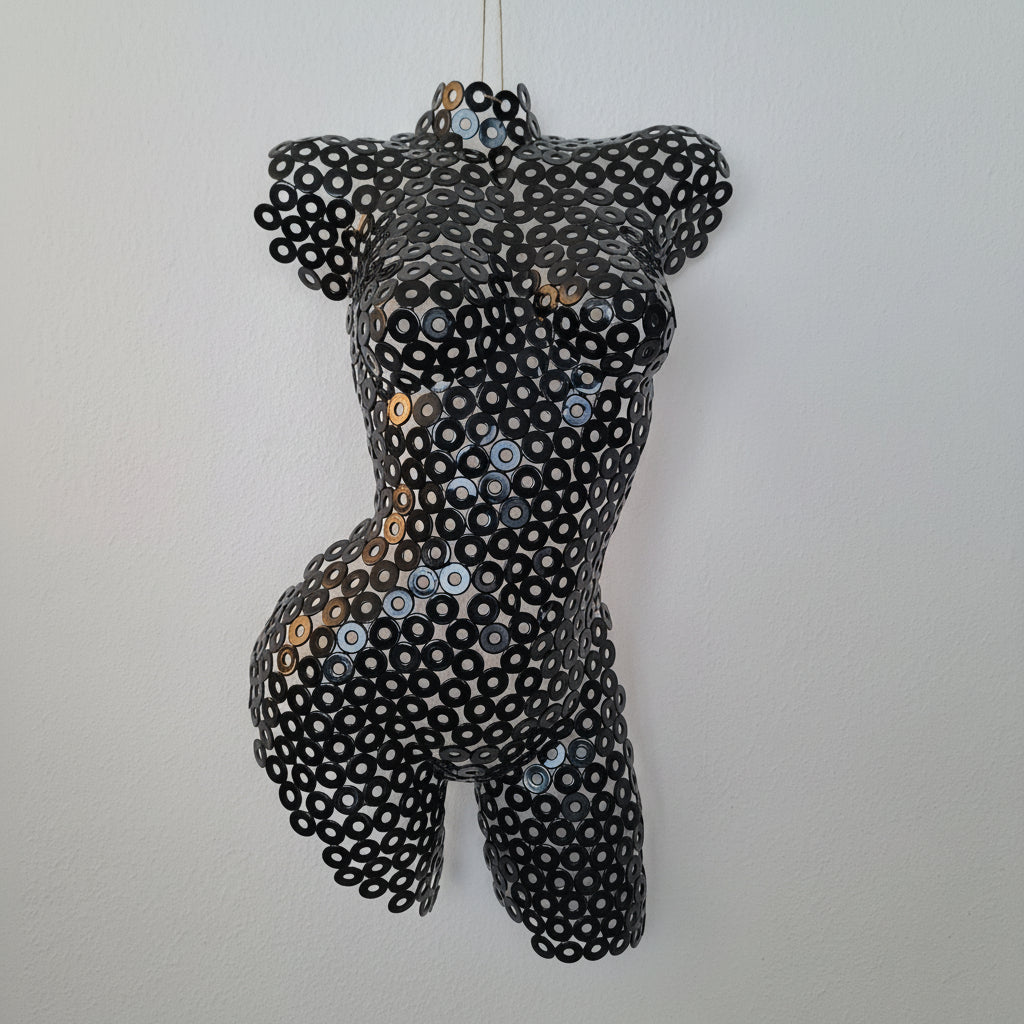 Damentorso Körper aus Unterlegscheiben