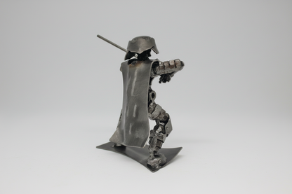 Darth Vader Figur stehend zur Seite