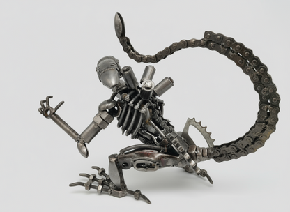 Alien Kriechend 45cm