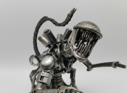 Alien Kriechend 45cm