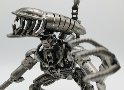 Alien Kriechend 45cm