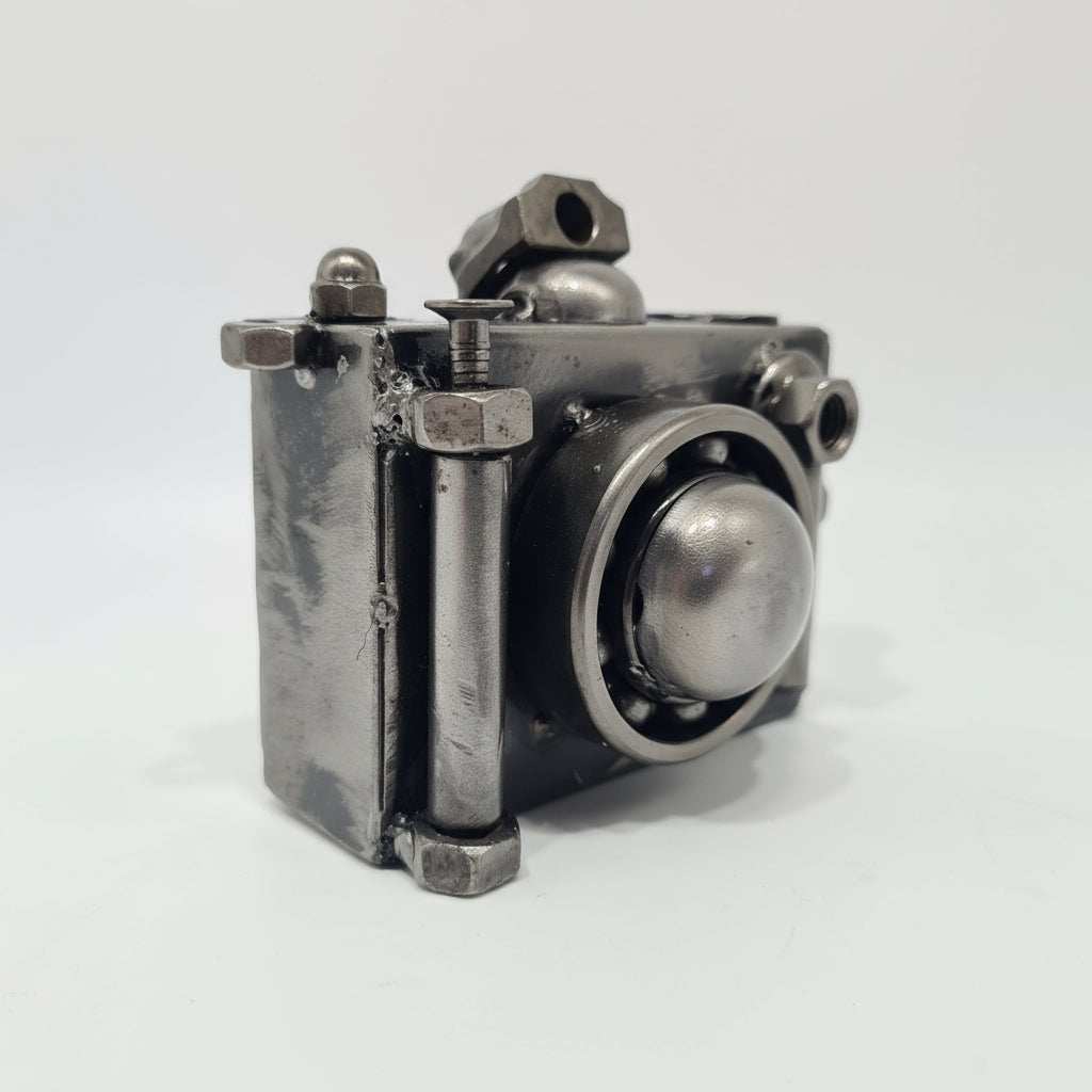 Kamera Figur aus Metall – Handgefertigtes Fotografie-Deko Unikat – Metalwonder